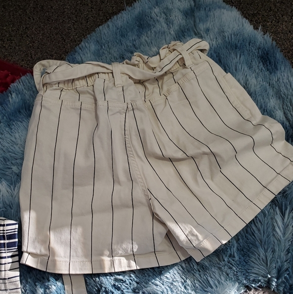 2 PAIRS OF STRIPED RUFFLE ELASTIC WAISTBAND SHORTS! - Picture 5 of 12